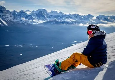 Сноубординг на Чегете с видом на Эльбрус