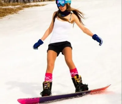 Девушка на сноуборде